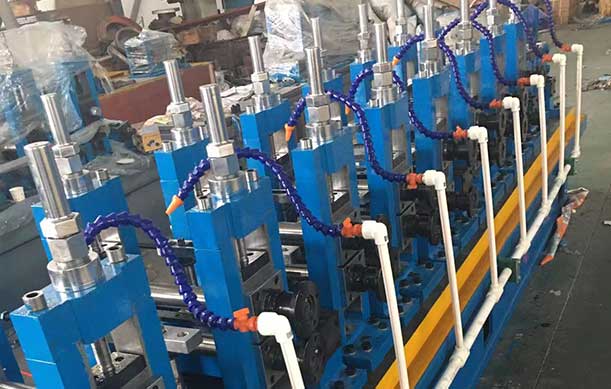 焊管設備廠家：技術(shù)創(chuàng)新與市場競爭力
